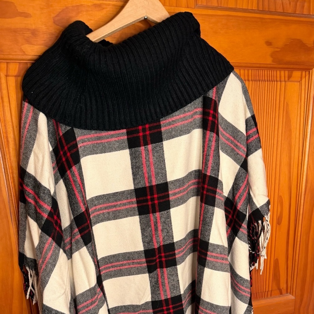 Fun TALBOTS plaid turtleneck fringed cape one size- Pristine Condition
